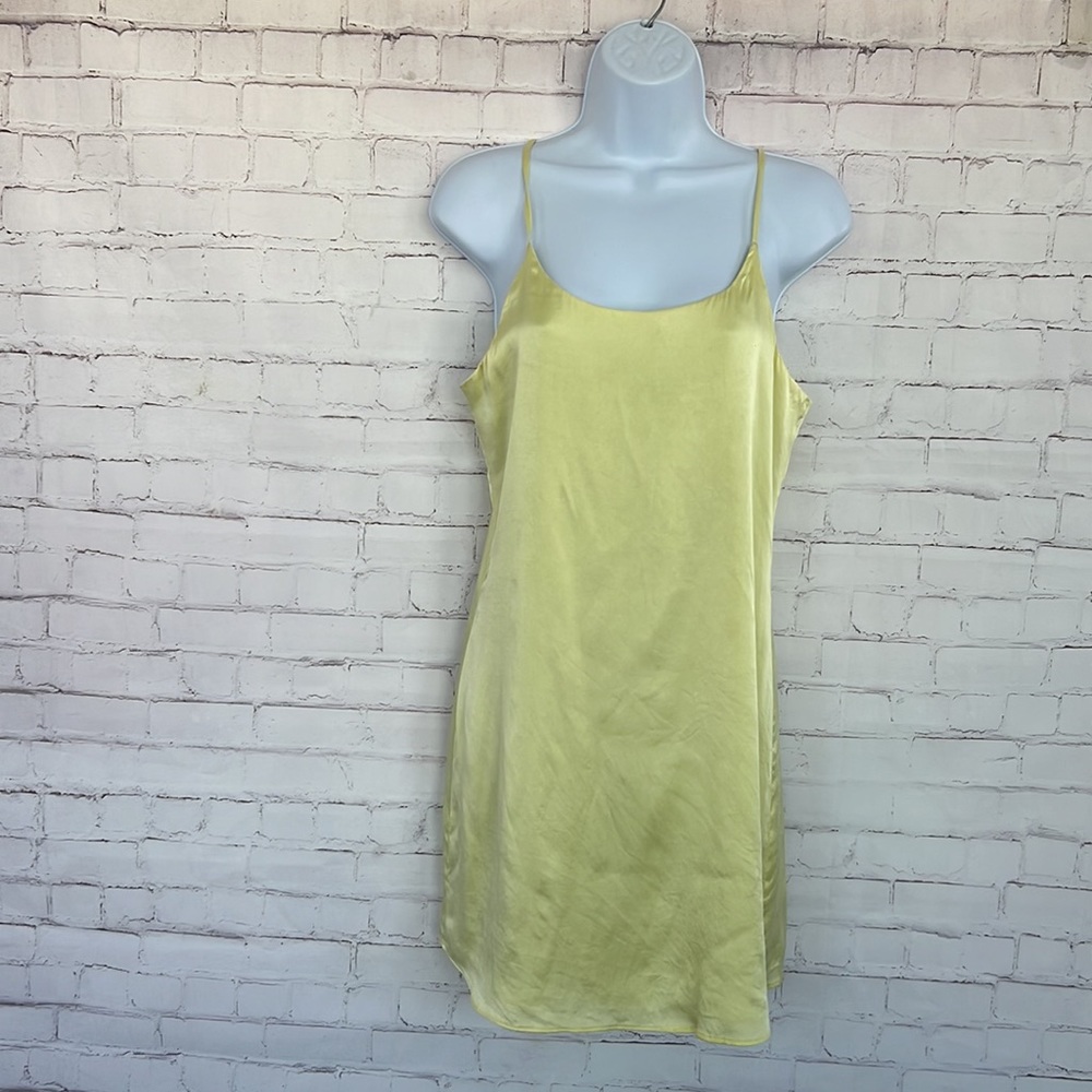 Alice + Olivia 100% silk slip yellow satin dress/pajama size small - Picture 3 of 17